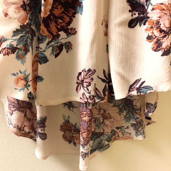 Romantic Floral Blouse - Picture 3 of 8